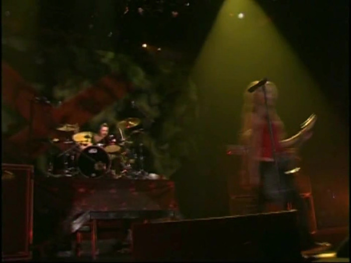 Bonez Tour Documentary [HD] Part2 - Avril Lavigne 3730