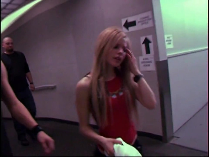 Bonez Tour Documentary [HD] Part2 - Avril Lavigne 4218
