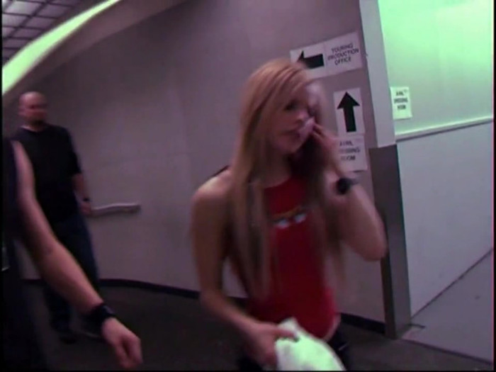 Bonez Tour Documentary [HD] Part2 - Avril Lavigne 4220