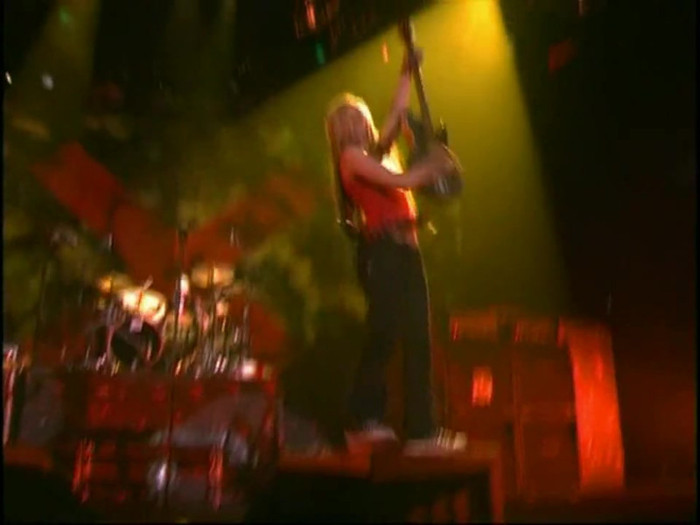 Bonez Tour Documentary [HD] Part2 - Avril Lavigne 3758