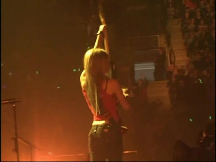 Bonez Tour Documentary [HD] Part2 - Avril Lavigne 3770
