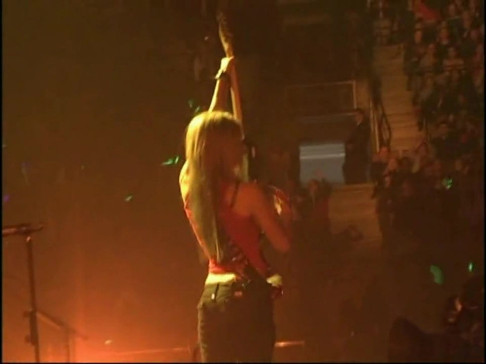 Bonez Tour Documentary [HD] Part2 - Avril Lavigne 3771