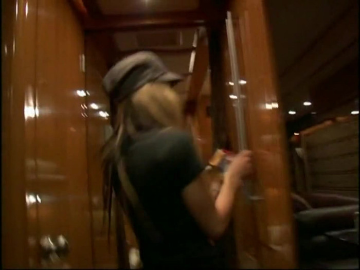 Bonez Tour Documentary [HD] Part2 - Avril Lavigne 4723