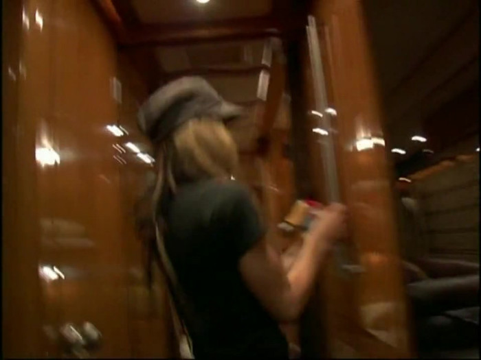 Bonez Tour Documentary [HD] Part2 - Avril Lavigne 4724