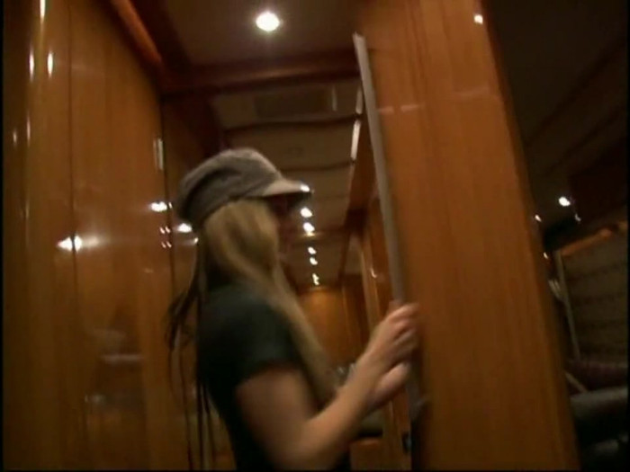 Bonez Tour Documentary [HD] Part2 - Avril Lavigne 4727