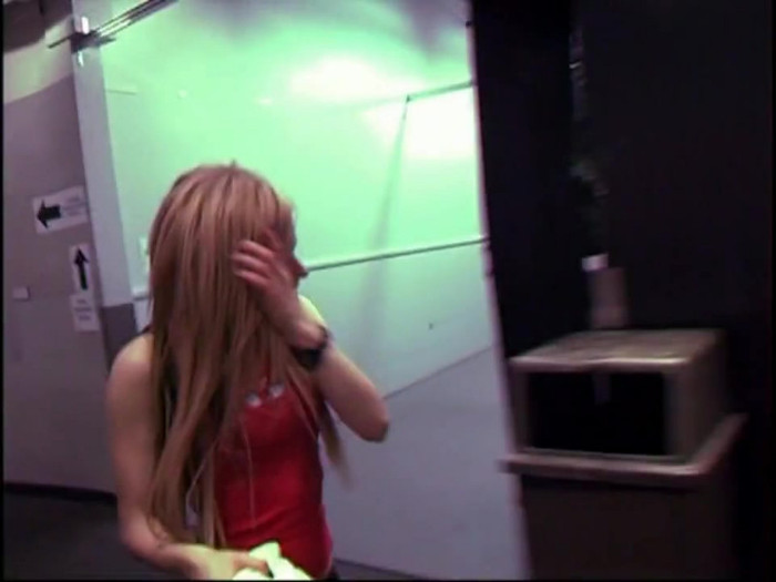 Bonez Tour Documentary [HD] Part2 - Avril Lavigne 4255 - Avril - Lavigne - 2008 - Bonez - Tour - Documentary - oo9