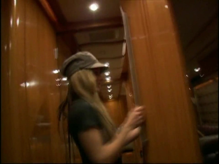 Bonez Tour Documentary [HD] Part2 - Avril Lavigne 4728