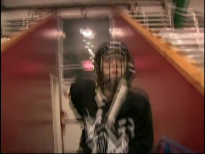 Bonez Tour Documentary [HD] Part2 - Avril Lavigne 5693