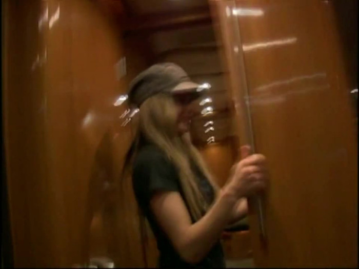 Bonez Tour Documentary [HD] Part2 - Avril Lavigne 4731