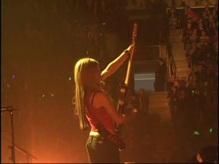 Bonez Tour Documentary [HD] Part2 - Avril Lavigne 3812 - Avril - Lavigne - 2008 - Bonez - Tour - Documentary - oo8