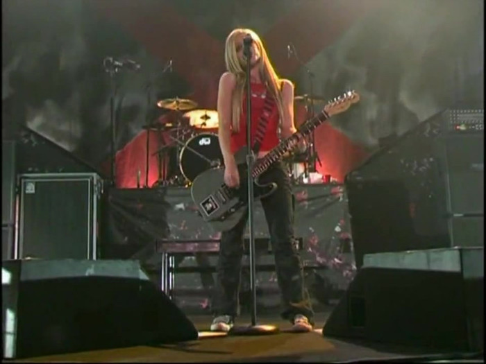 Bonez Tour Documentary [HD] Part2 - Avril Lavigne 3339