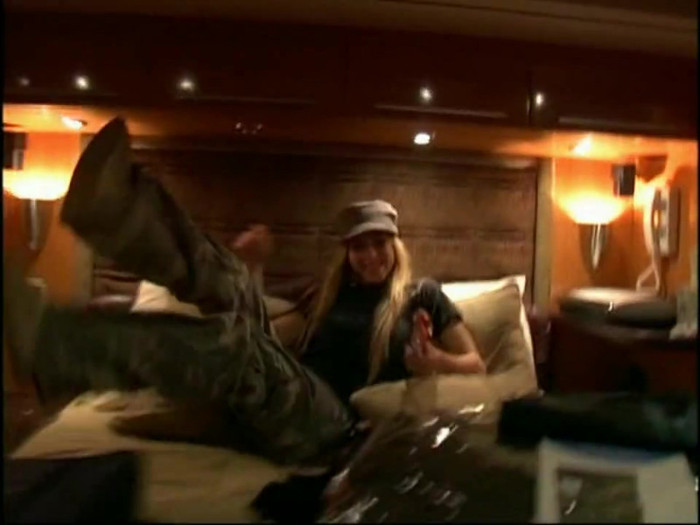 Bonez Tour Documentary [HD] Part2 - Avril Lavigne 4770