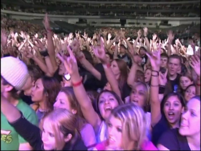 Bonez Tour Documentary [HD] Part2 - Avril Lavigne 3833 - Avril - Lavigne - 2008 - Bonez - Tour - Documentary - oo8