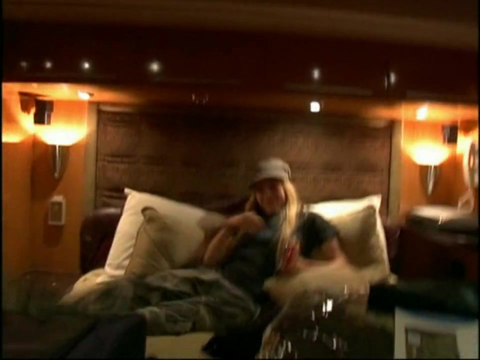 Bonez Tour Documentary [HD] Part2 - Avril Lavigne 4777