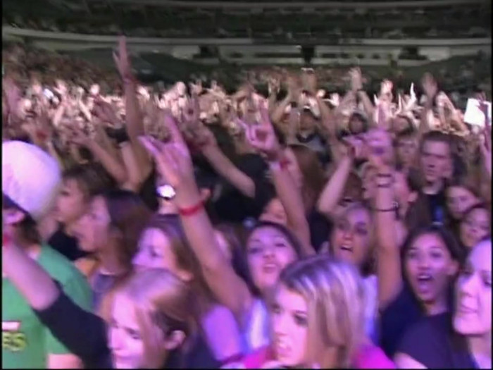 Bonez Tour Documentary [HD] Part2 - Avril Lavigne 3836 - Avril - Lavigne - 2008 - Bonez - Tour - Documentary - oo8