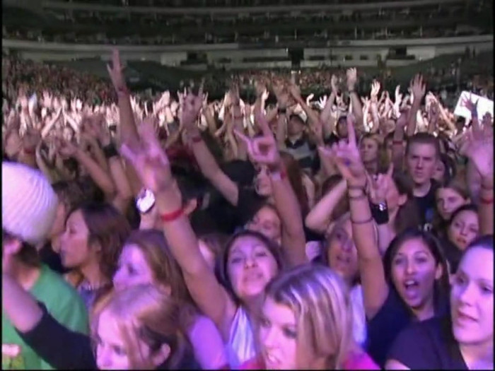 Bonez Tour Documentary [HD] Part2 - Avril Lavigne 3841 - Avril - Lavigne - 2008 - Bonez - Tour - Documentary - oo8
