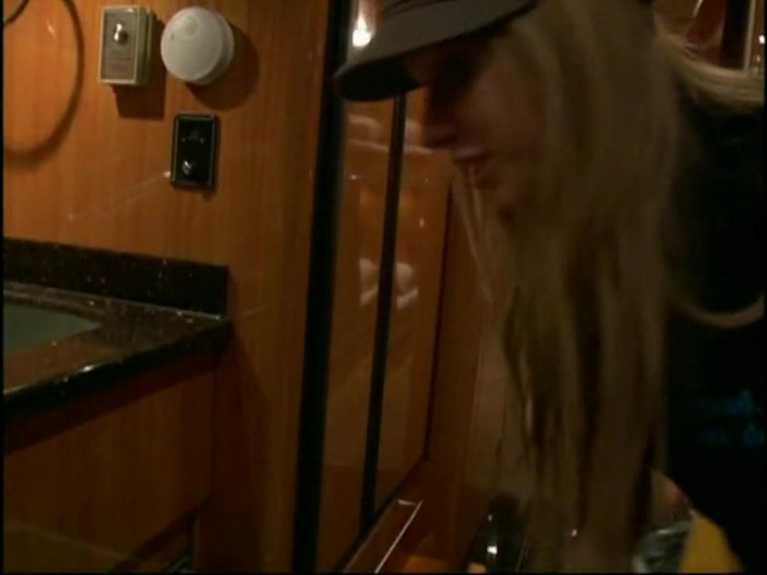 Bonez Tour Documentary [HD] Part2 - Avril Lavigne 4797