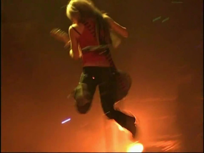 Bonez Tour Documentary [HD] Part2 - Avril Lavigne 3854 - Avril - Lavigne - 2008 - Bonez - Tour - Documentary - oo8