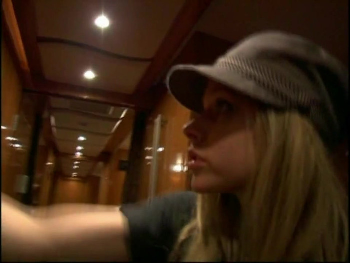 Bonez Tour Documentary [HD] Part2 - Avril Lavigne 4820
