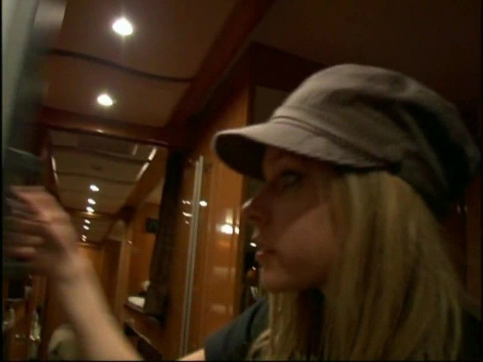 Bonez Tour Documentary [HD] Part2 - Avril Lavigne 4826