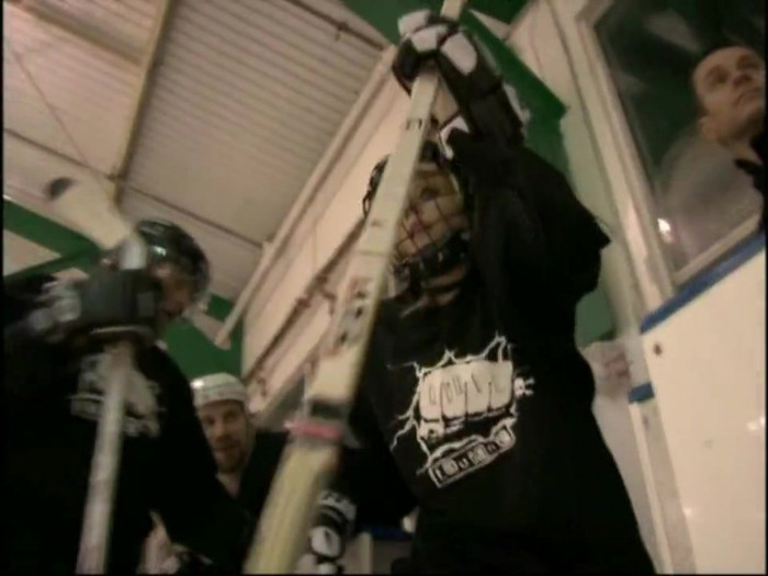 Bonez Tour Documentary [HD] Part2 - Avril Lavigne 5788 - Avril - Lavigne - 2008 - Bonez - Tour - Documentary - o12