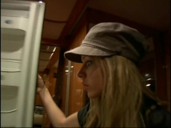 Bonez Tour Documentary [HD] Part2 - Avril Lavigne 4832
