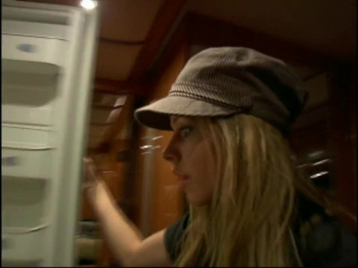 Bonez Tour Documentary [HD] Part2 - Avril Lavigne 4833 - Avril - Lavigne - 2008 - Bonez - Tour - Documentary - o1o