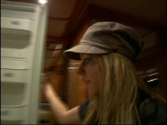 Bonez Tour Documentary [HD] Part2 - Avril Lavigne 4834 - Avril - Lavigne - 2008 - Bonez - Tour - Documentary - o1o