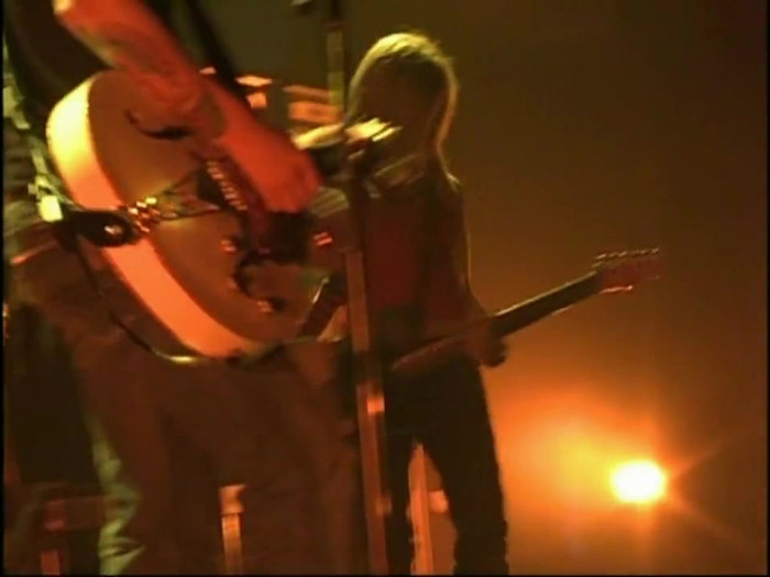 Bonez Tour Documentary [HD] Part2 - Avril Lavigne 3899 - Avril - Lavigne - 2008 - Bonez - Tour - Documentary - oo8