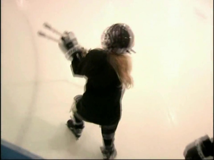 Bonez Tour Documentary [HD] Part2 - Avril Lavigne 5810