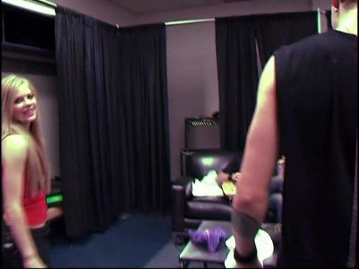 Bonez Tour Documentary [HD] Part2 - Avril Lavigne 4409