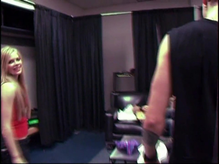 Bonez Tour Documentary [HD] Part2 - Avril Lavigne 4410