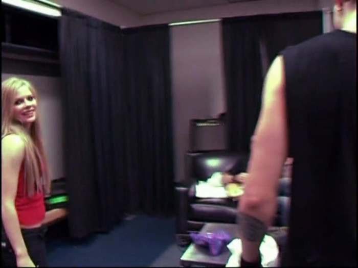 Bonez Tour Documentary [HD] Part2 - Avril Lavigne 4411
