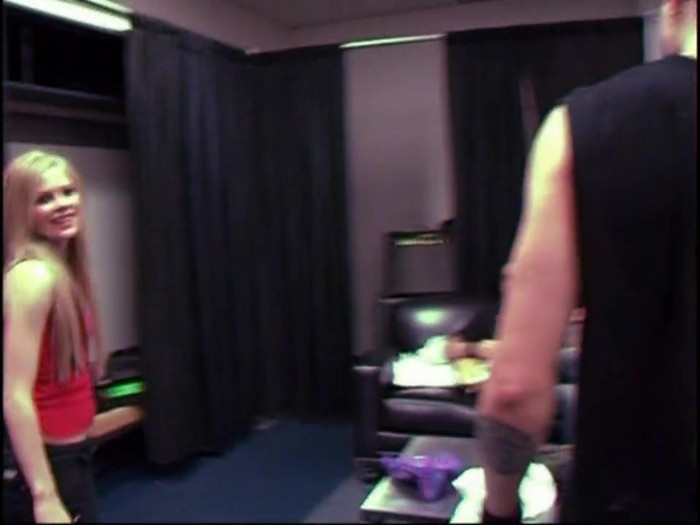 Bonez Tour Documentary [HD] Part2 - Avril Lavigne 4412