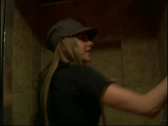 Bonez Tour Documentary [HD] Part2 - Avril Lavigne 4885