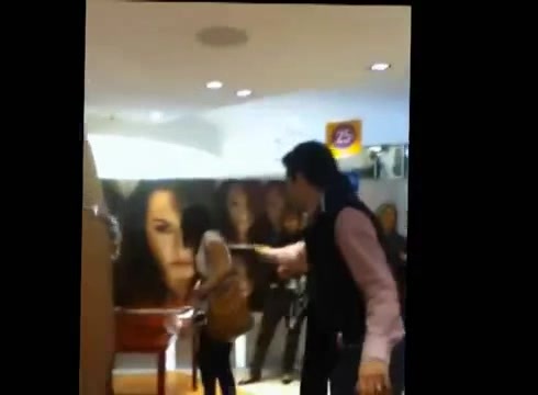 DEMI LOVATO IN ITALY 31-03-12 0004