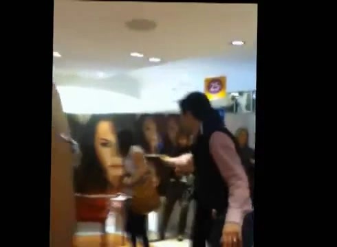 DEMI LOVATO IN ITALY 31-03-12 0005