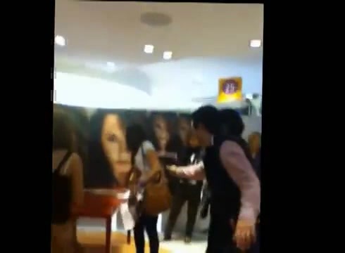 DEMI LOVATO IN ITALY 31-03-12 0011