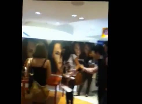 DEMI LOVATO IN ITALY 31-03-12 0023