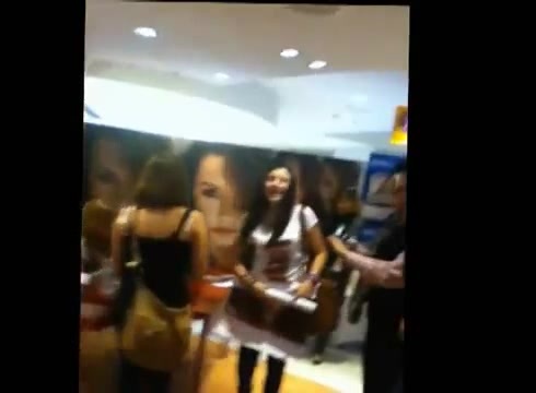 DEMI LOVATO IN ITALY 31-03-12 0038