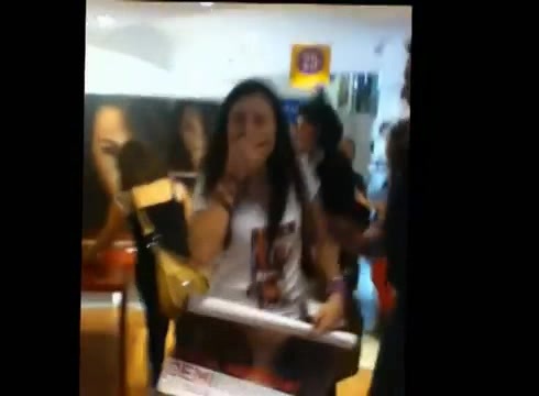 DEMI LOVATO IN ITALY 31-03-12 0071
