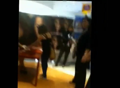 DEMI LOVATO IN ITALY 31-03-12 0092