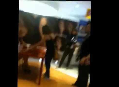 DEMI LOVATO IN ITALY 31-03-12 0094