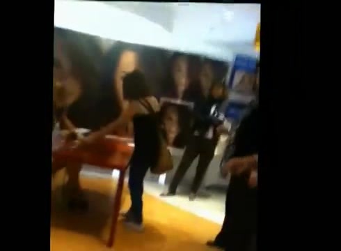 DEMI LOVATO IN ITALY 31-03-12 0096