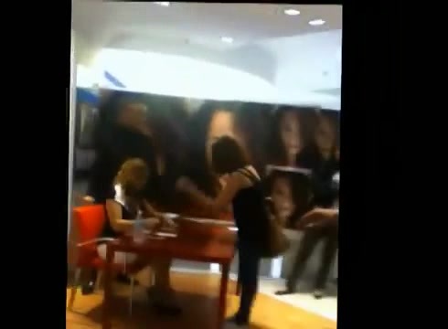 DEMI LOVATO IN ITALY 31-03-12 0117