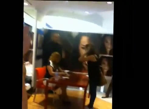 DEMI LOVATO IN ITALY 31-03-12 0142
