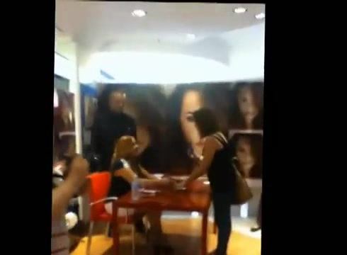 DEMI LOVATO IN ITALY 31-03-12 0209