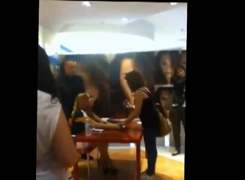 DEMI LOVATO IN ITALY 31-03-12 0232