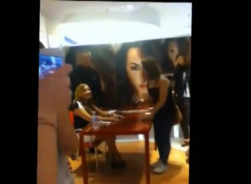 DEMI LOVATO IN ITALY 31-03-12 0255