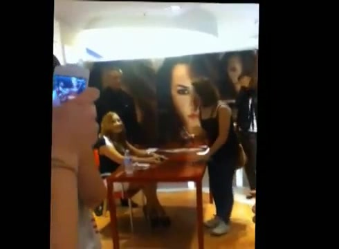 DEMI LOVATO IN ITALY 31-03-12 0256